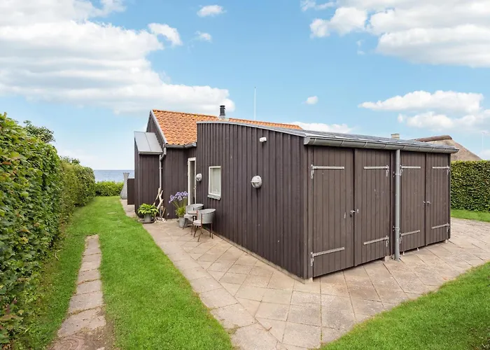Amazing In With Kitchen Holiday home